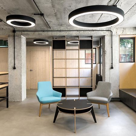 Izy Stay Hostel ブラチスラヴァ エクステリア 写真