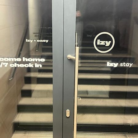 Izy Stay Hostel ブラチスラヴァ エクステリア 写真