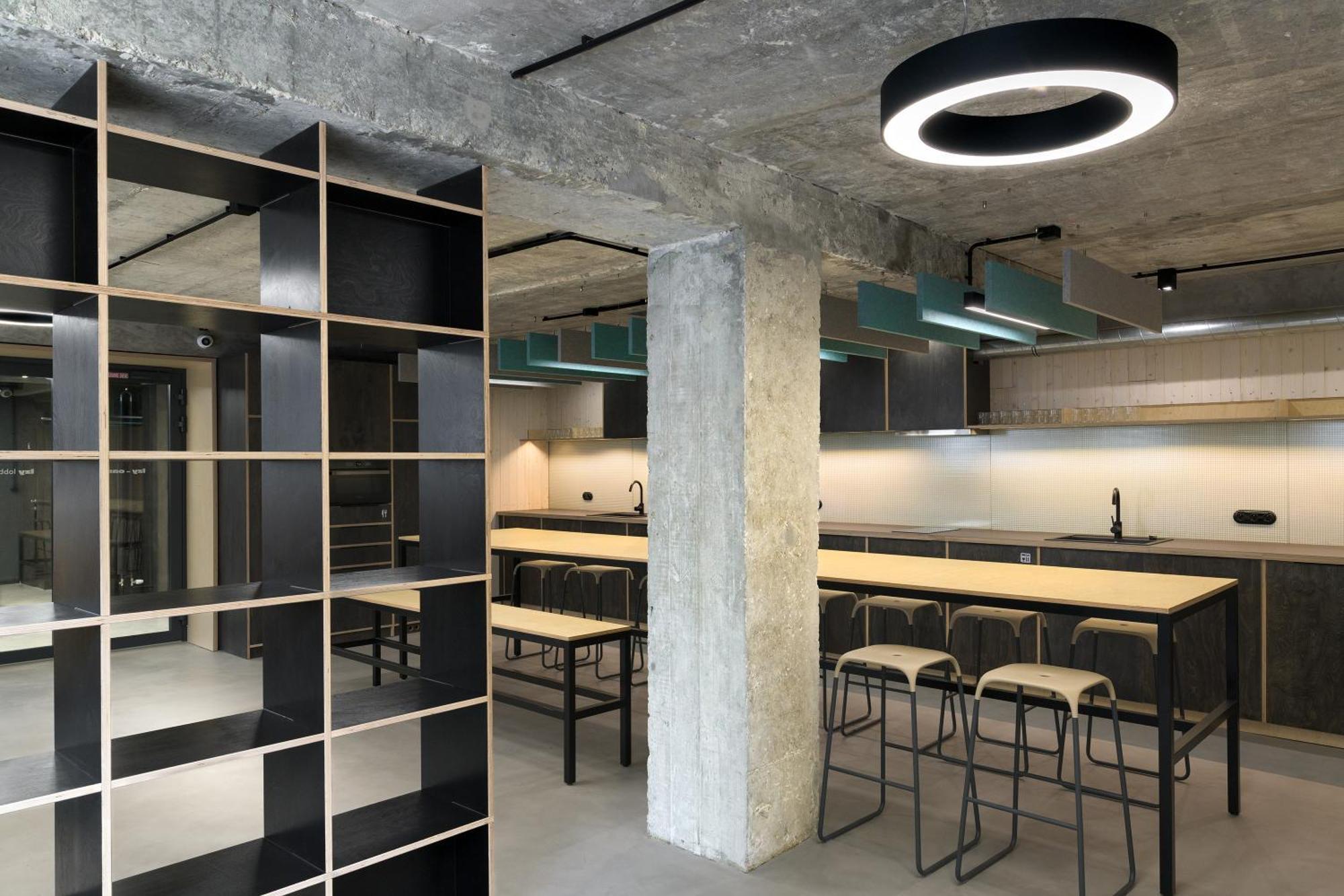 Izy Stay Hostel ブラチスラヴァ エクステリア 写真