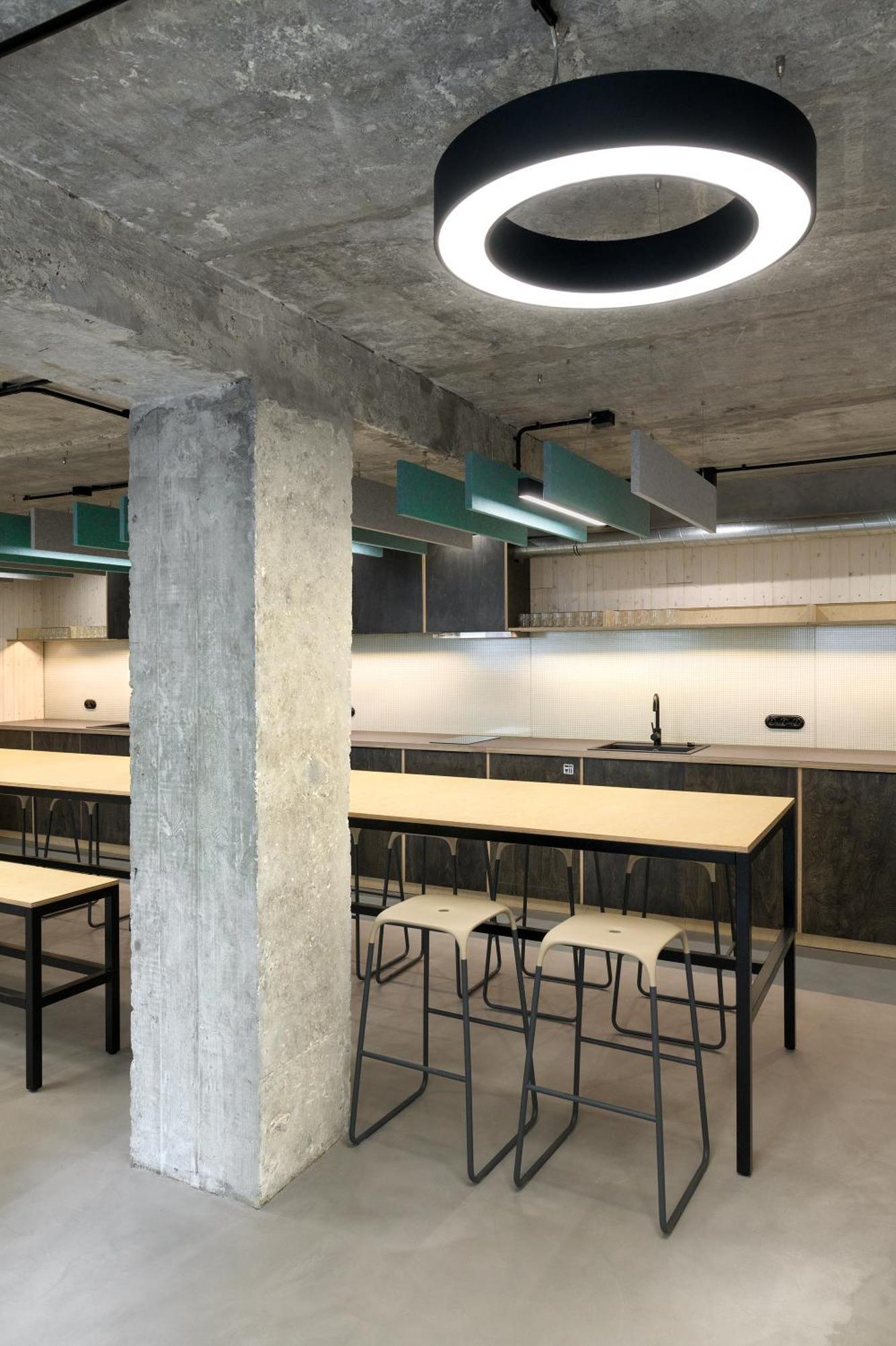 Izy Stay Hostel ブラチスラヴァ エクステリア 写真
