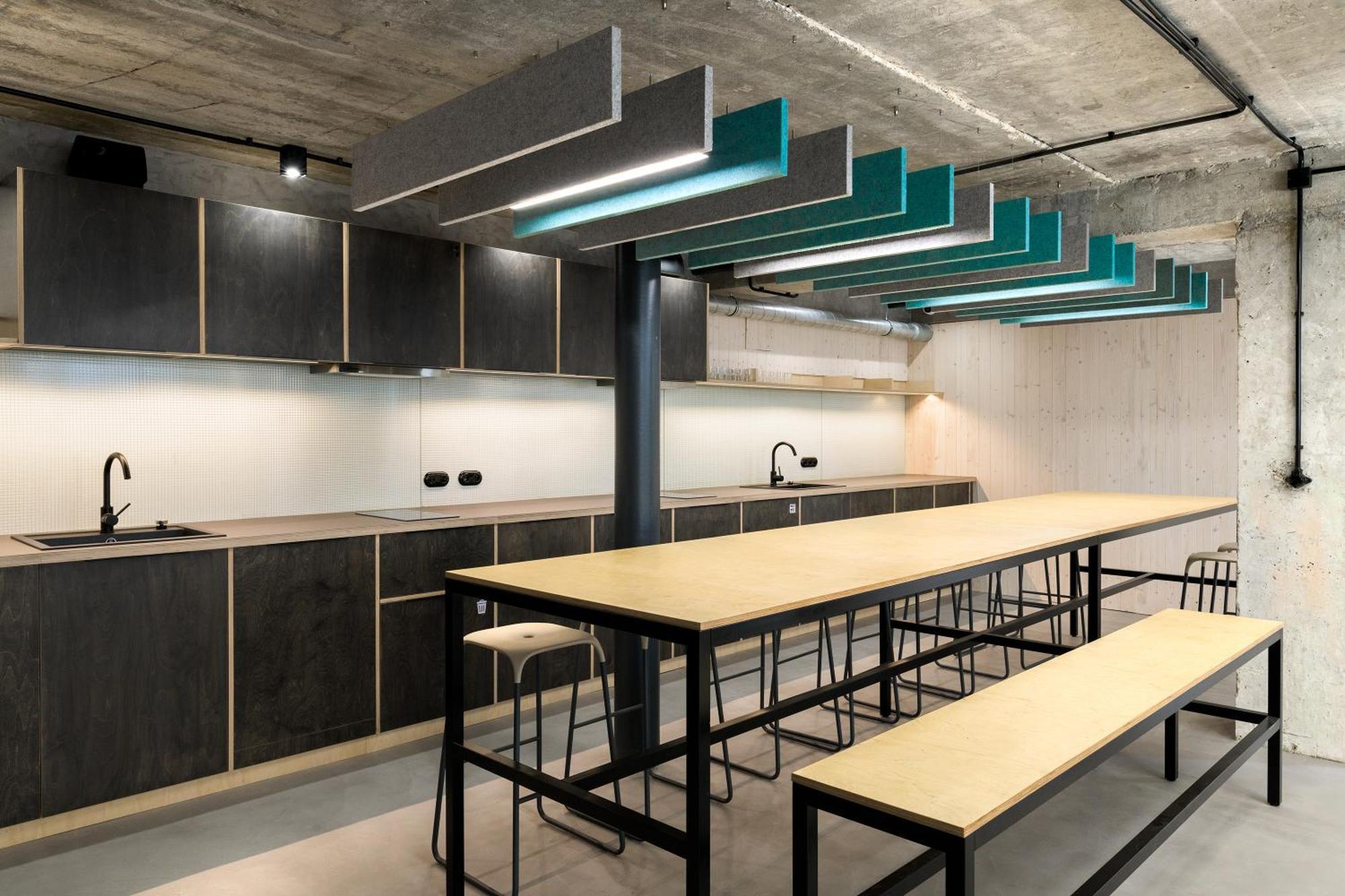 Izy Stay Hostel ブラチスラヴァ エクステリア 写真