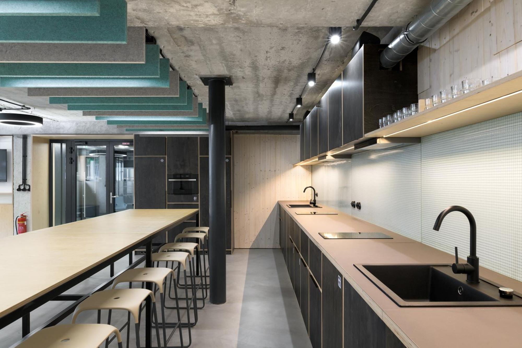 Izy Stay Hostel ブラチスラヴァ エクステリア 写真
