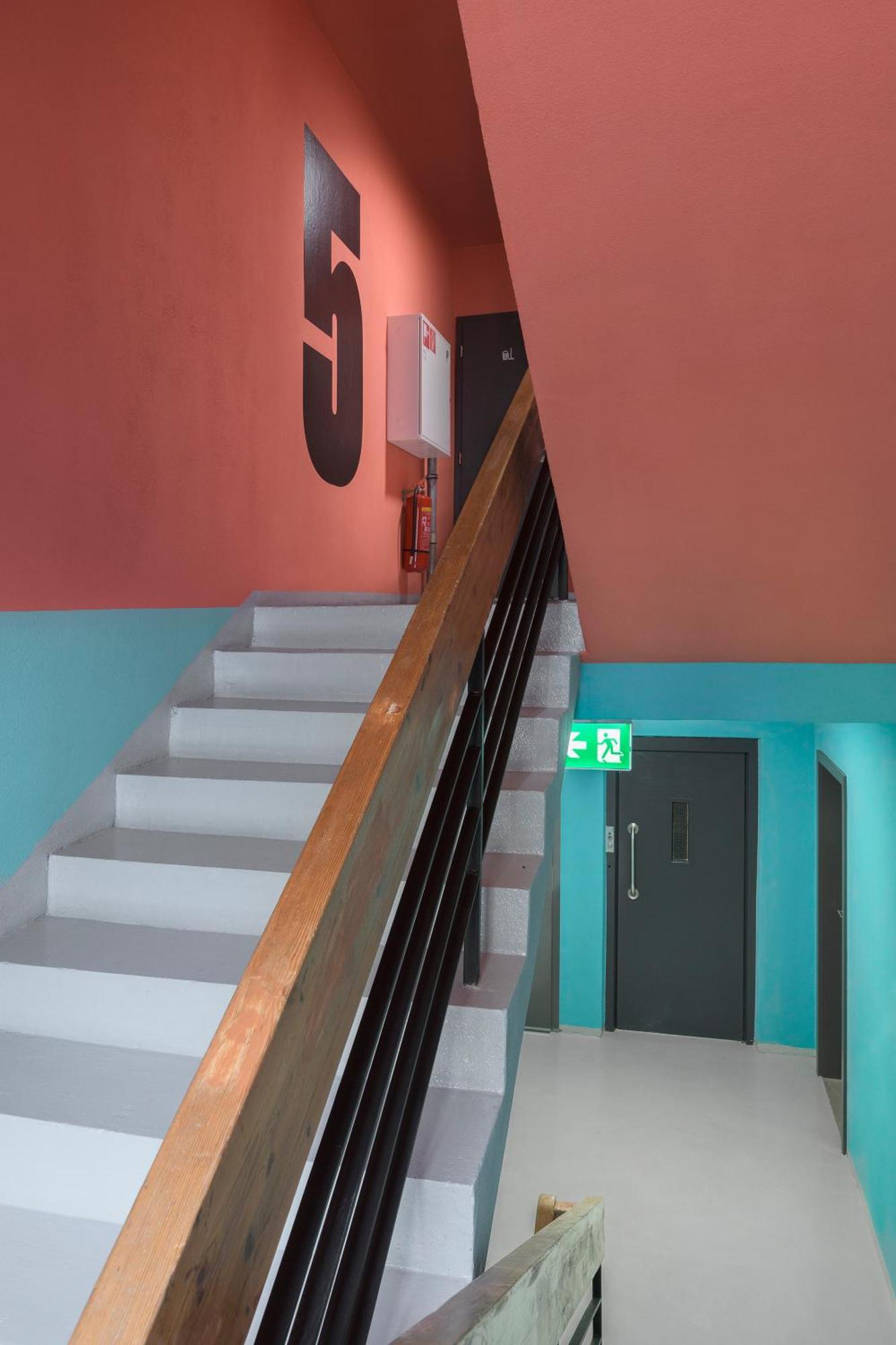 Izy Stay Hostel ブラチスラヴァ エクステリア 写真