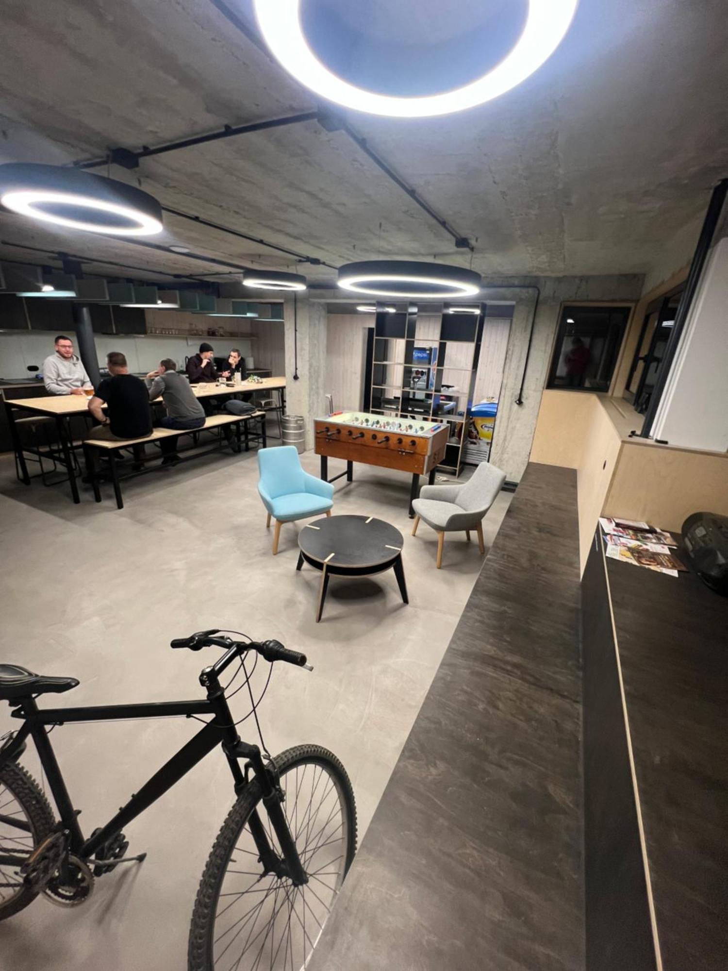 Izy Stay Hostel ブラチスラヴァ エクステリア 写真