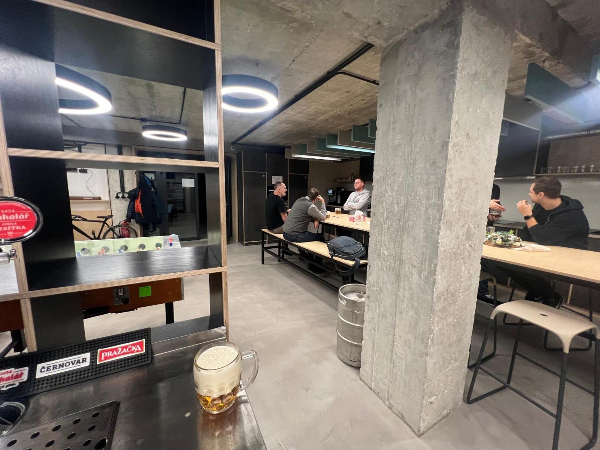 Izy Stay Hostel ブラチスラヴァ エクステリア 写真