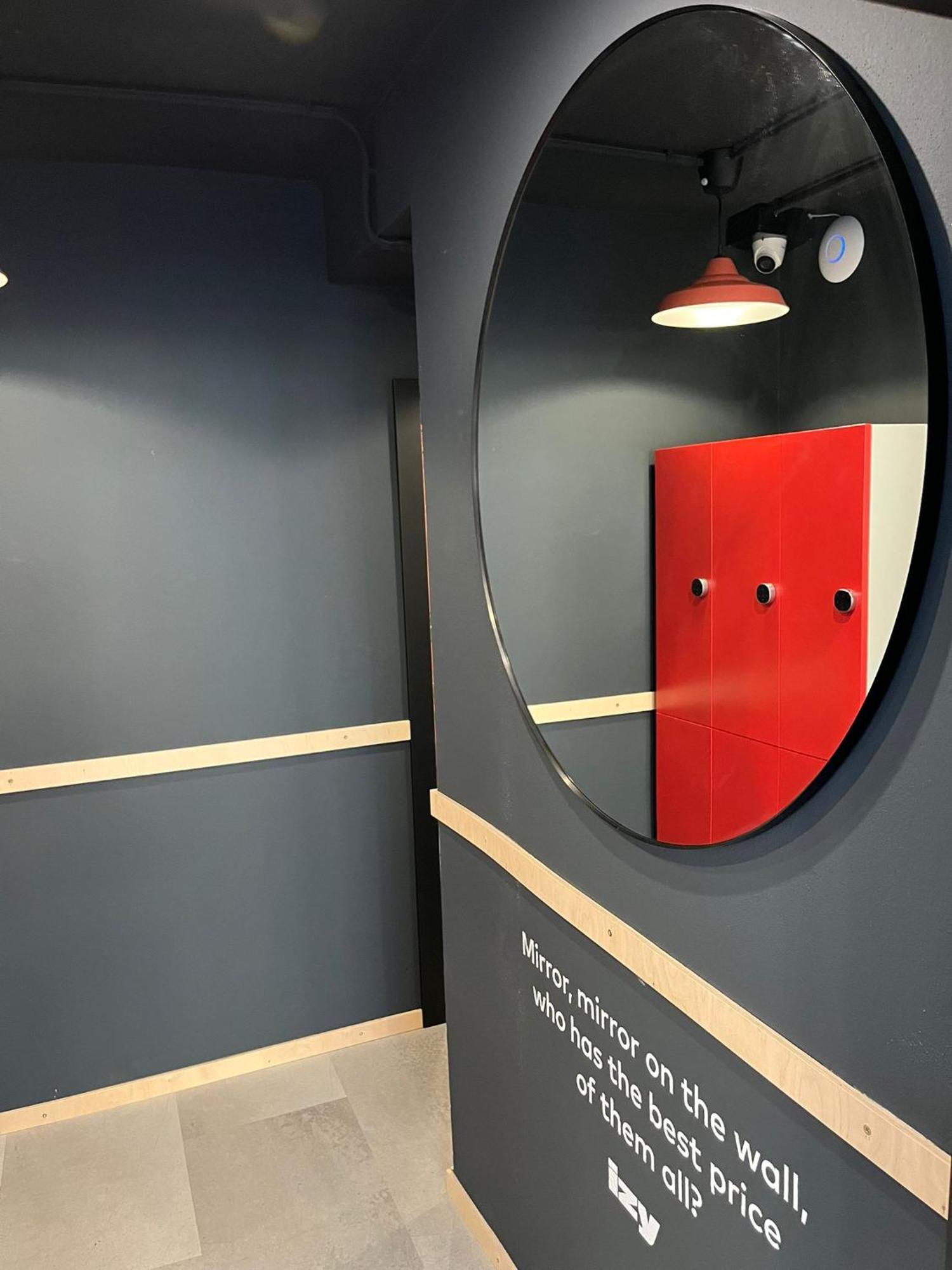Izy Stay Hostel ブラチスラヴァ エクステリア 写真