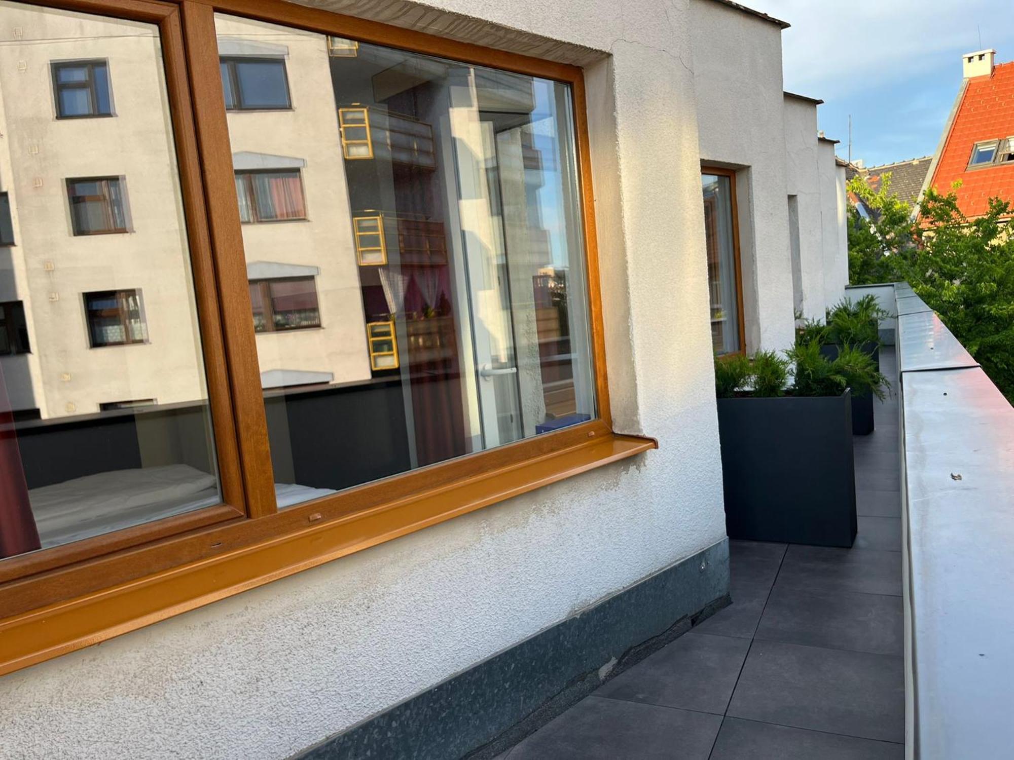 Izy Stay Hostel ブラチスラヴァ エクステリア 写真