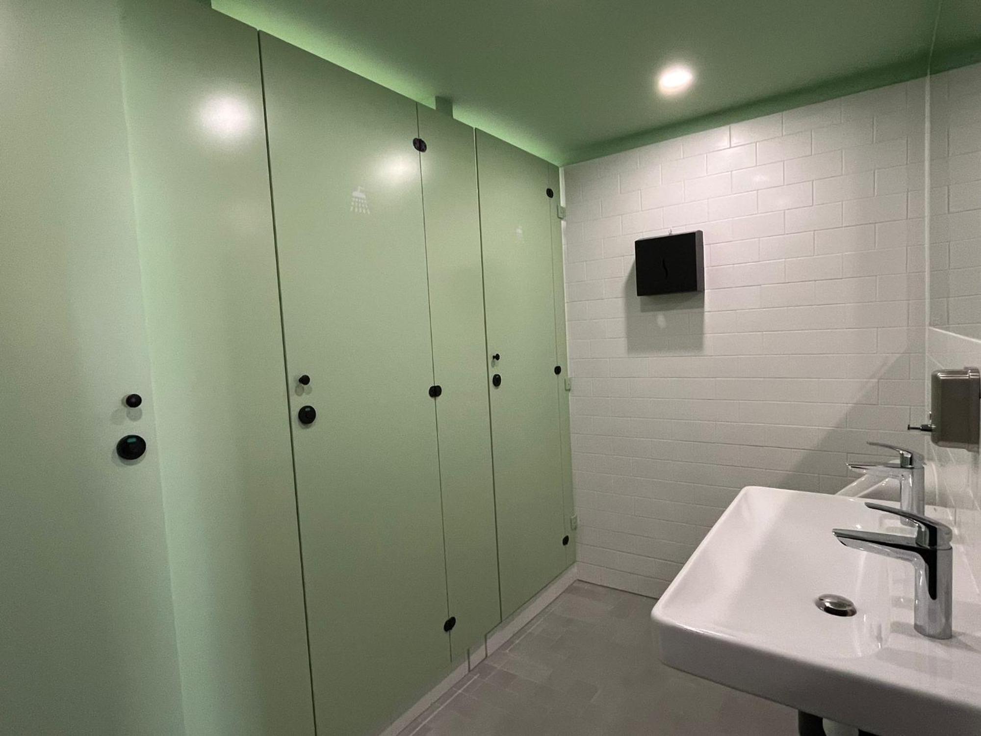Izy Stay Hostel ブラチスラヴァ エクステリア 写真