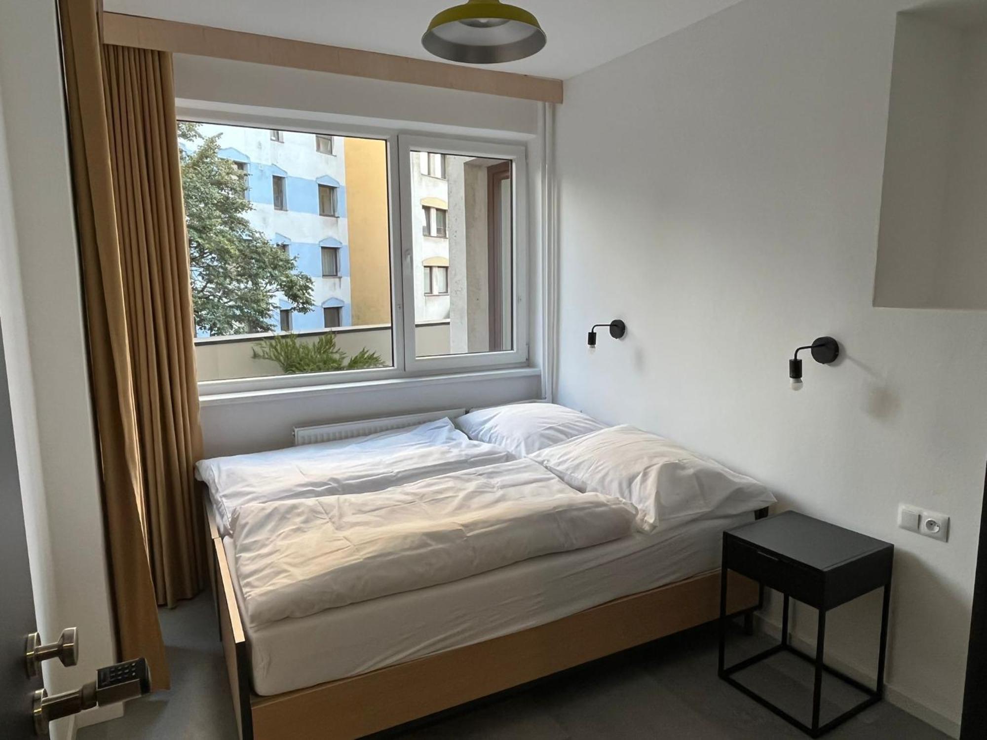 Izy Stay Hostel ブラチスラヴァ エクステリア 写真