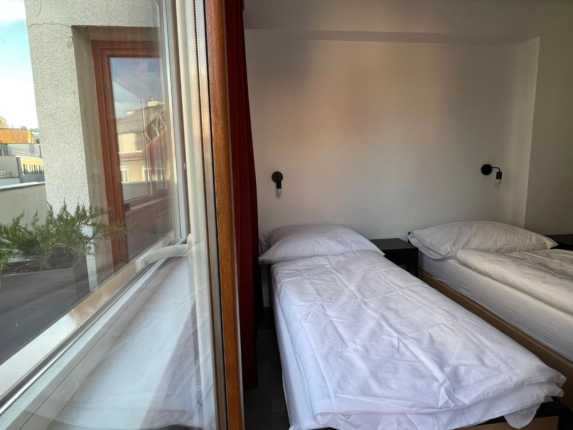 Izy Stay Hostel ブラチスラヴァ エクステリア 写真