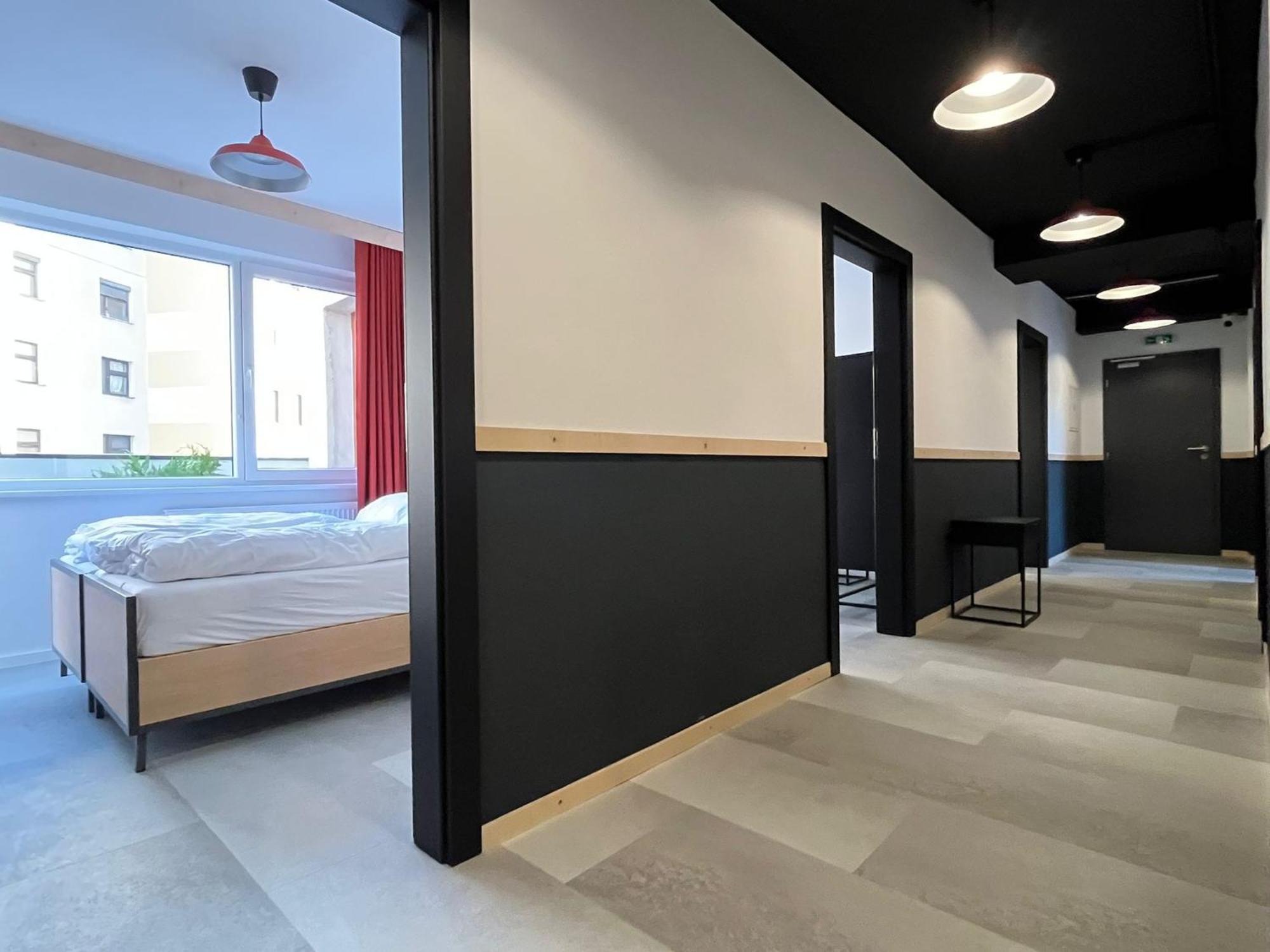 Izy Stay Hostel ブラチスラヴァ エクステリア 写真