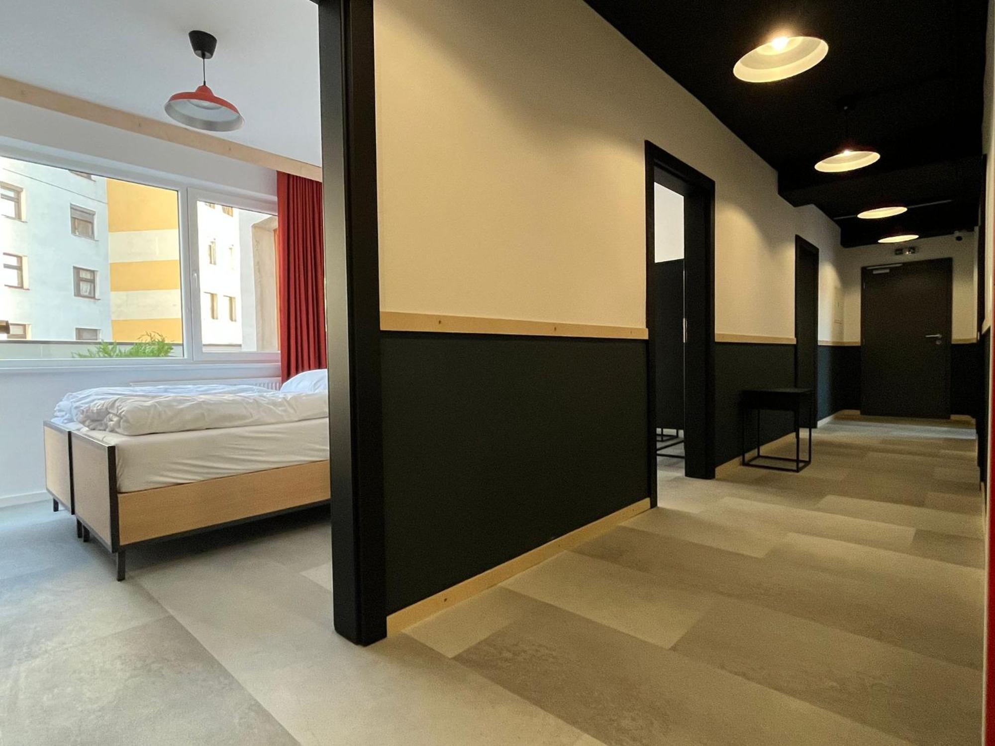 Izy Stay Hostel ブラチスラヴァ エクステリア 写真
