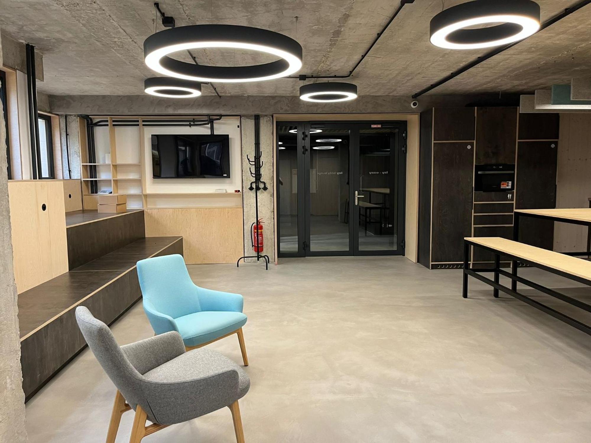 Izy Stay Hostel ブラチスラヴァ エクステリア 写真