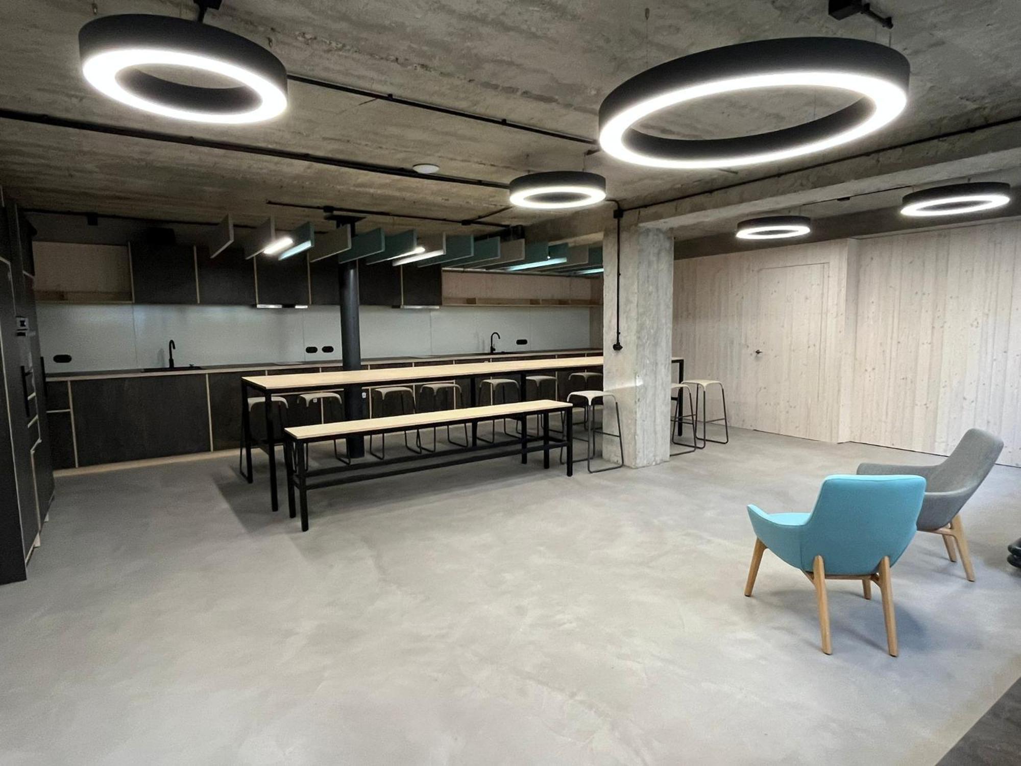 Izy Stay Hostel ブラチスラヴァ エクステリア 写真