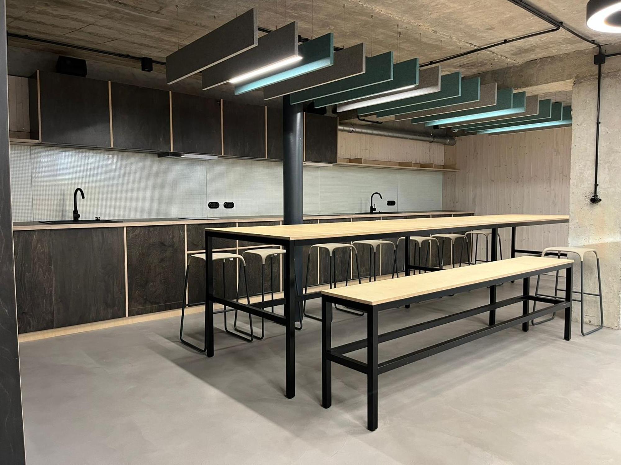 Izy Stay Hostel ブラチスラヴァ エクステリア 写真