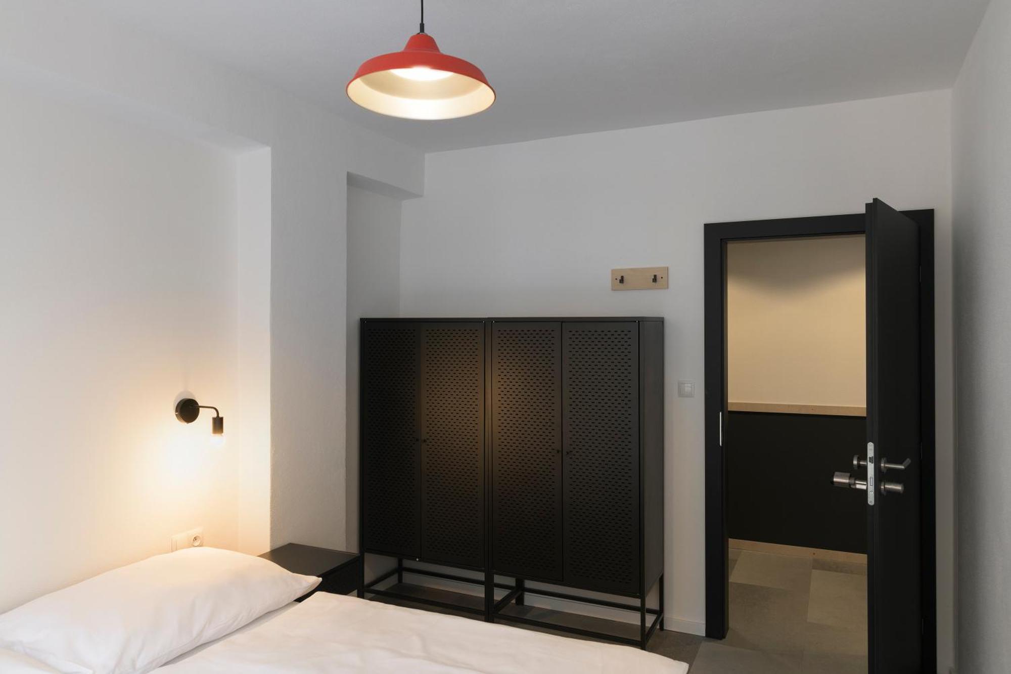Izy Stay Hostel ブラチスラヴァ エクステリア 写真