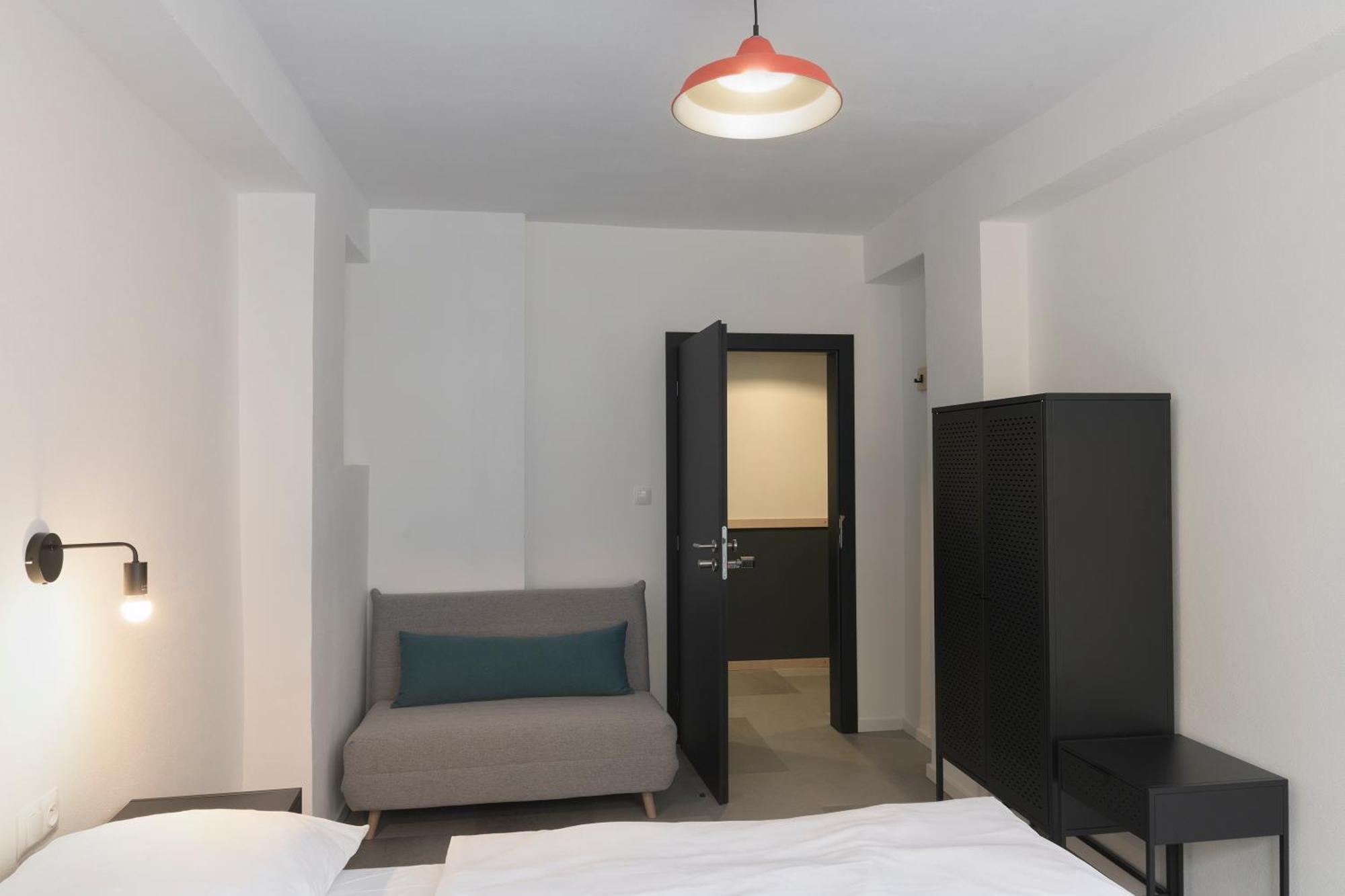 Izy Stay Hostel ブラチスラヴァ エクステリア 写真