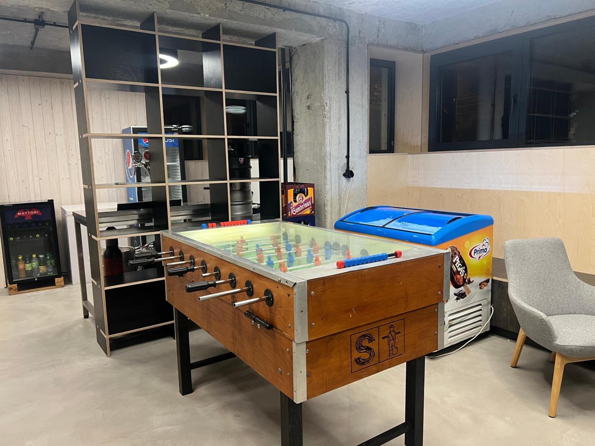 Izy Stay Hostel ブラチスラヴァ エクステリア 写真